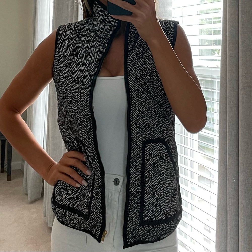 Black & White Puffer Vest Size Small